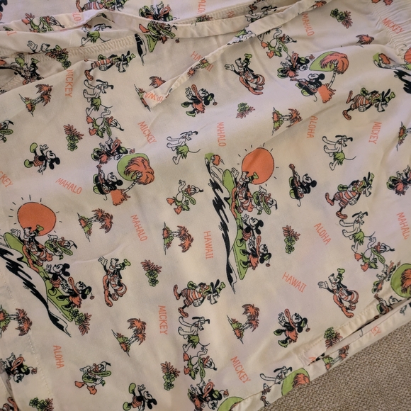 Women's Uniqlo Disney Relaco Printed Shorts - Picture 3 of 3